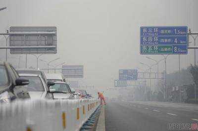 В Пекине из-за смога перекрыли скоростные автомагистрали