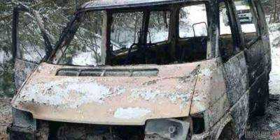 На Волыни контрабандисты во время побега сожгли микроавтобус с сигаретами