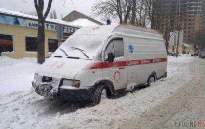 В Николаеве спасатели во время снежной непогоды оказали помощь беременной женщине и 17 детям