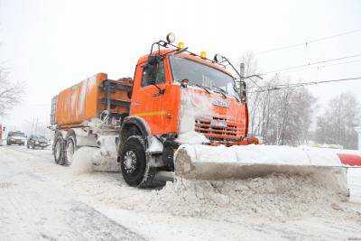 Всю ночь Киев от снега чистило почти 250 единиц спецтехники