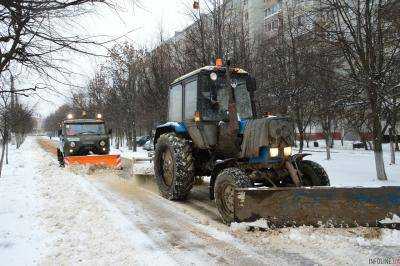 При расчистке дорог в Николаевской области из строя вышло более 20 единиц спецтехники