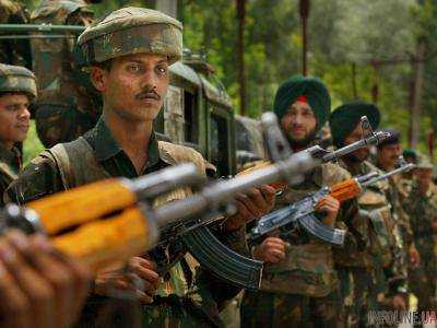 В Индии солдат сил безопасности убил четырех сослуживцев