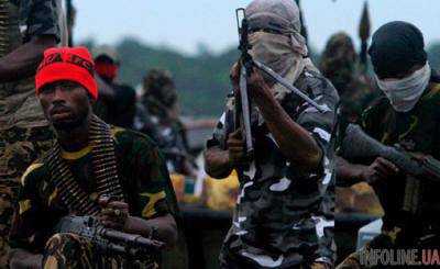 В Нигерии террористы похитили семь человек в помещении школы