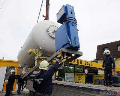 В Киеве демонтировали незаконные газовые заправки