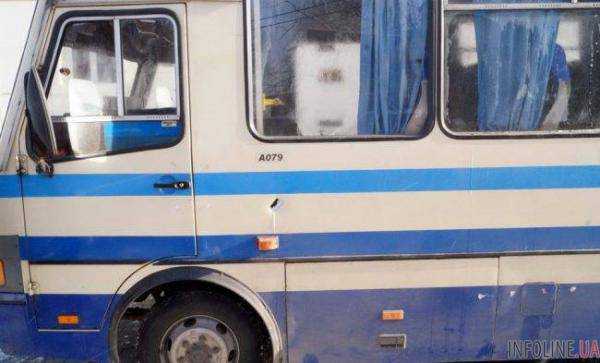 Боевики под Донецком обстреляли гражданский автобус