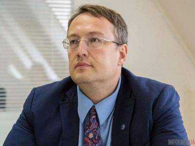 Народный депутат Украины А.Геращенко рассказал, что преступники пытались заложить под его авто взрывчатку на магните