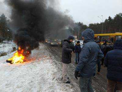 Из-за мусора во Львове активисты перекрыли дорогу в нескольких районах