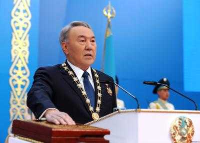 Нурсултан Назарбаев хочет отдать часть своих полномочий, но стать "верховным арбитром"