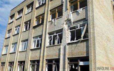 Два здания повреждены в Красногоровке из-за обстрелов боевиков