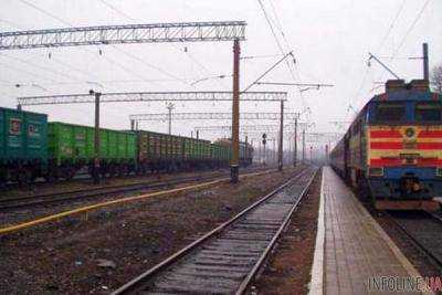 Активисты продолжают блокировать железнодорожные пути в Луганской области