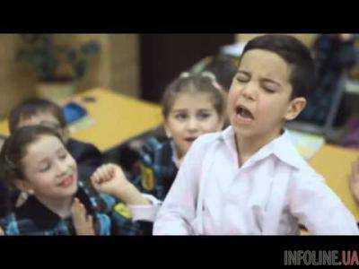 Детей в Алеппо учат петь русские песни.Видео