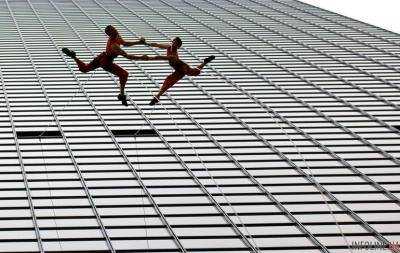 Акробаты из Калифорнии бросили вызов гравитации и станцевали на скалах и небоскребах.Видео