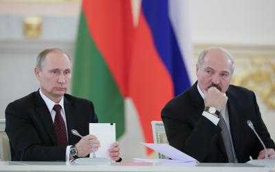 Обострение отношений между Россией и Белоруссией вызвано желанием В.Путина разместить в Белоруссии вооружение - эксперт