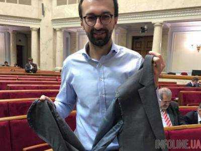 В Раде потасовка: нардепу оторвали рукав на пиджаке