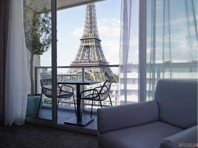 В Париже Эйфелеву башню оградят стеной из пуленепробиваемого стекла