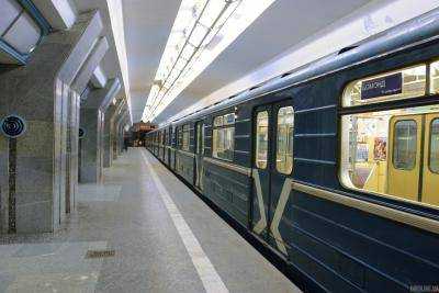 В харьковском метро от самоубийства спасли женщину