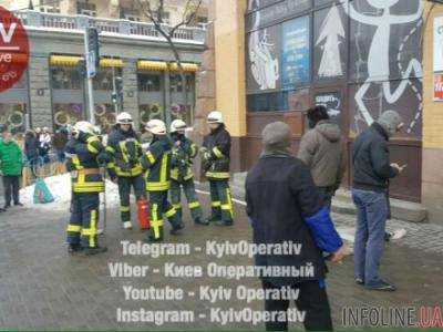 В Киеве больше часа пожарные не могут приступить к тушению Бессарабского рынка