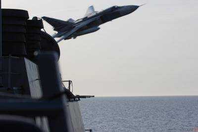 В Черном море военные истребители РФ выполнили опасный маневр вблизи эсминца США Porter