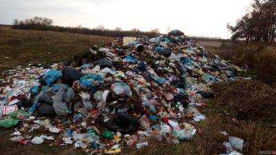 В Запорожской области найдено место незаконного сброса мусора из Львова, открыто производство