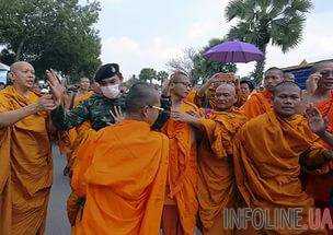 В Таиланде прошли столкновения монахов с полицией