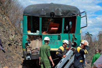 В результате столкновения поездов на Кубе шесть человек погибли