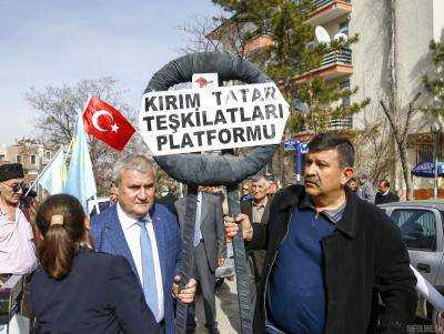 Возле российского посольства в Анкаре прошел митинг против оккупации Крыма