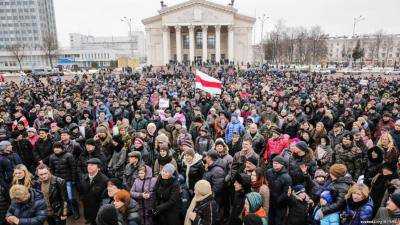 В Белоруссии прошли много тысячные протесты против "налога на тунеядство"