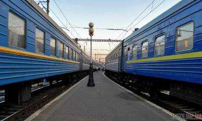 Около ста человек блокируют движение поездов на перегоне Вировка-Конотоп - "Укрзализныца"