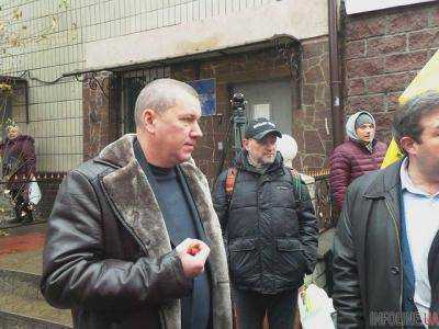 Активисты "Автомайдана" заблокировали выезд из Соломенского райсуда