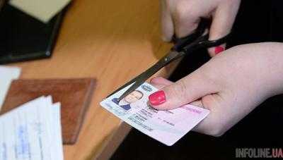 В оккупированном Крыму начнут штрафовать за украинские водительские удостоверения