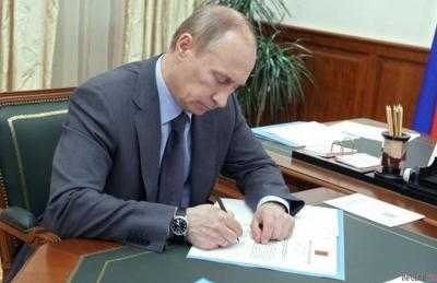 Президент России Владимир Путин подписал указ об увольнении 10 генералов