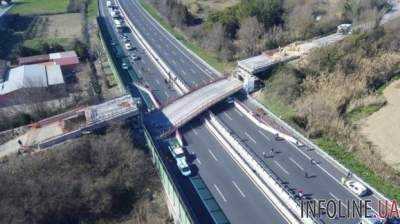 В результате обрушения моста в Италии пострадали несколько человек