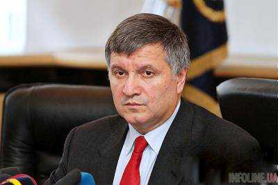 Министр внутренних дел Украины Арсен Аваков заверил, что только украинский паспорт