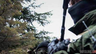 В результате обстрелов вблизи Крымского ранен  военный
