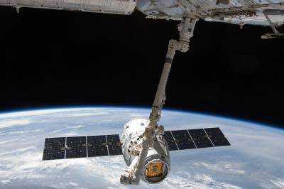 «Космический грузовик» Dragon возвращается на Землю с МКС