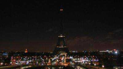 Из-за теракта в Лондоне в Париже погасили огни на Эйфелевой башне