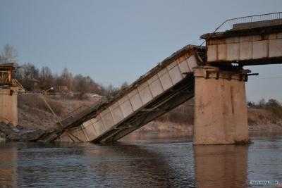 Во Львовской области через реку Днестр обрушился мост