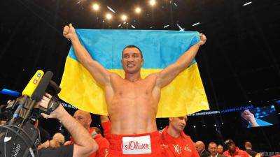 Украинский боксер Владимир Кличко поддержал сборную Украины перед матчем с Хорватией