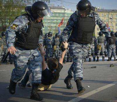 Во Владивостоке полиция задержала около 30 участников протестов против коррупции