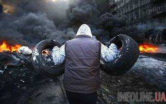 В Москве активисты принесли на акцию протеста шины как символ украинского Майдана
