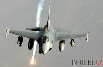 Возле военной базы Эндрюс в США упал истребитель F-16