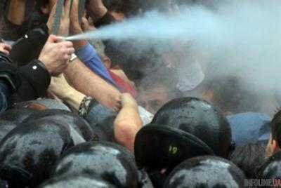 В центре Полтавы на акции протеста применяют слезоточивый газ.Видео