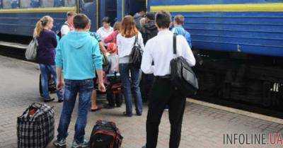 К майским праздникам "Укрзализныця" назначила еще 3 дополнительных поезда к майским праздникам