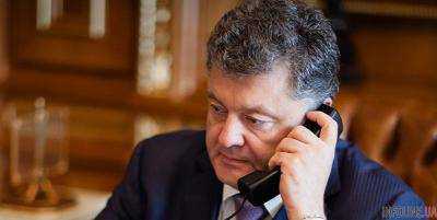 П.Порошенко сообщил вице-президенту США об ухудшении ситуации на Донбассе