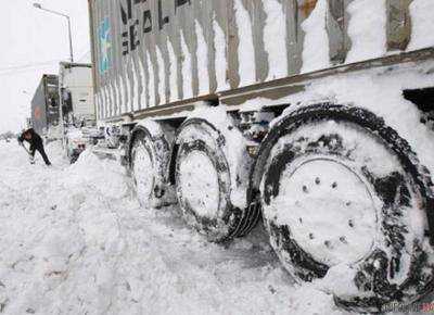 В Днепре из-за снегопада ограничено движение грузовиков