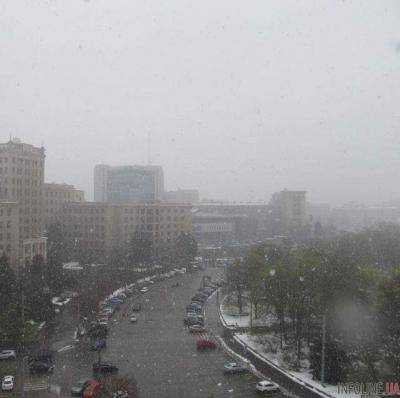 На Харьков обрушился мощный снегопад. Видео