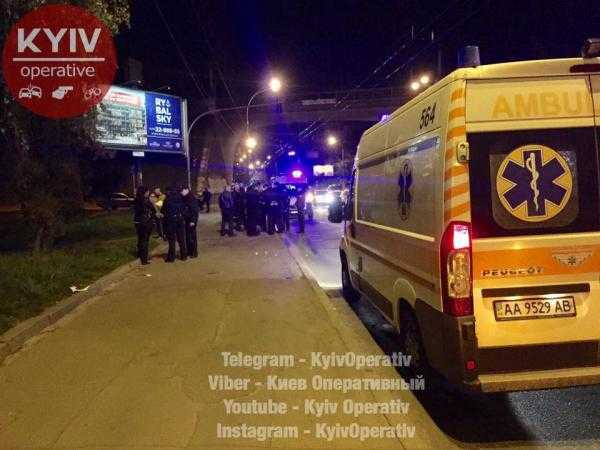 В центре Киева мужчина расстрелял троих человек и скрылся