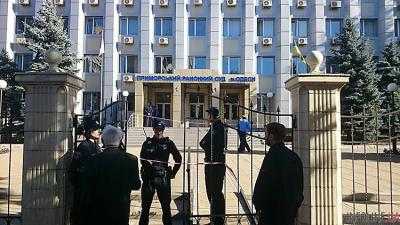 Здания сразу двух судов минировали в Одессе
