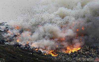 Пожар на мусорном полигоне под Харьковом полностью потушили