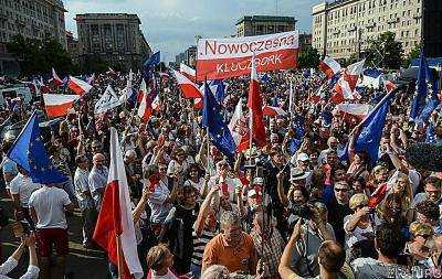 Многотысячный антиправительственный митинг прошел в Варшаве